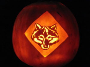 This Wolf Badge carving is outstanding. It'll make all the Trick-or-Treaters howl. -Source: http://bit.ly/1nX9vPu